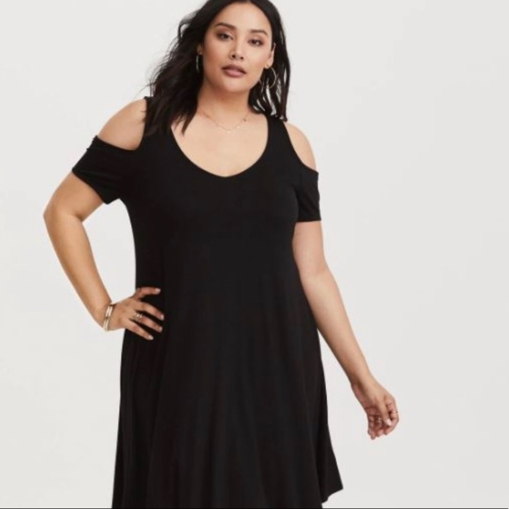 TORRID BLACK JERSEY COLD SHOULDER PLUS SIZE DRESS 🔴 EUC